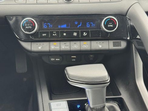 Used 2025 Hyundai Elantra Limited FWD image 16