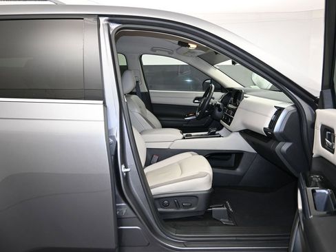 Certified 2023 Nissan Pathfinder SL w/ Black Appearance Package image 28