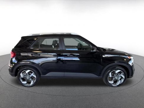 Used 2026 Hyundai Venue SEL FWD image 16