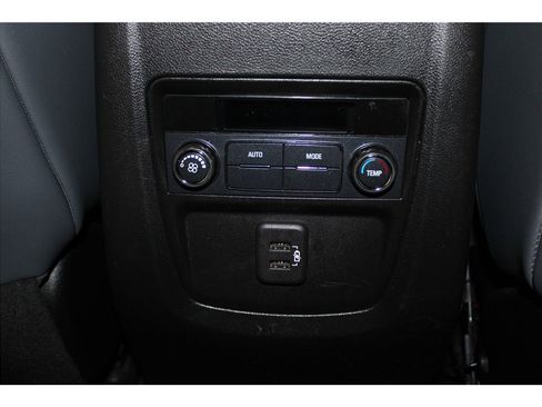 Used 2023 Buick Enclave Essence image 16