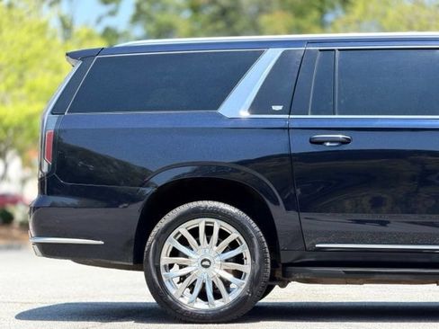 Used 2023 Cadillac Escalade ESV Premium Luxury AWD/4WD image 6