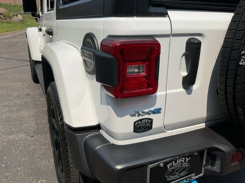 Used 2022 Jeep Wrangler Unlimited Sahara w/ Cold Weather Group image 28