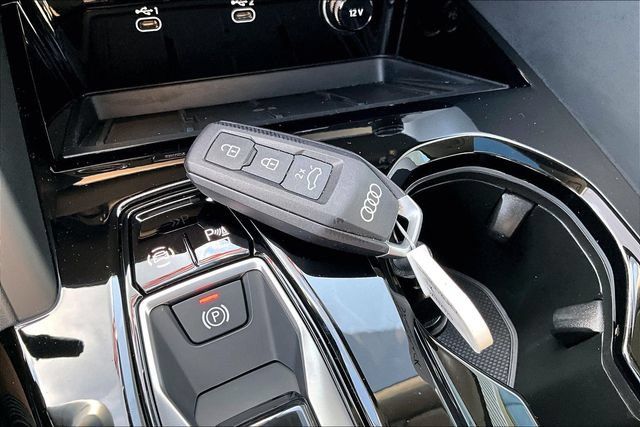 Used 2025 Audi Q5 Premium w/ Convenience Package AWD/4WD image 35