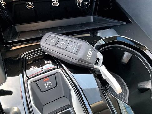 Used 2025 Audi Q5 Premium w/ Convenience Package AWD/4WD image 35