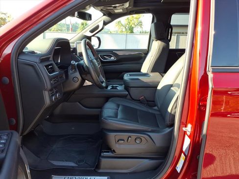 Used 2023 Chevrolet Suburban RST w/ Luxury Package image 10