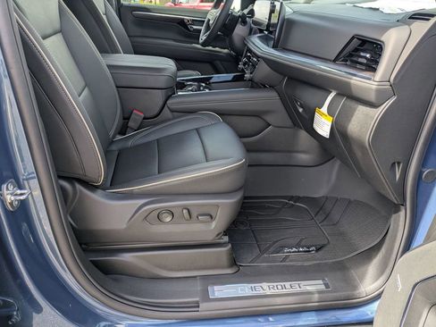 New 2025 Chevrolet Suburban Premier w/ Sun And Tow Package image 39