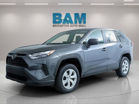 Used 2024 Toyota RAV4 LE AWD/4WD image 3