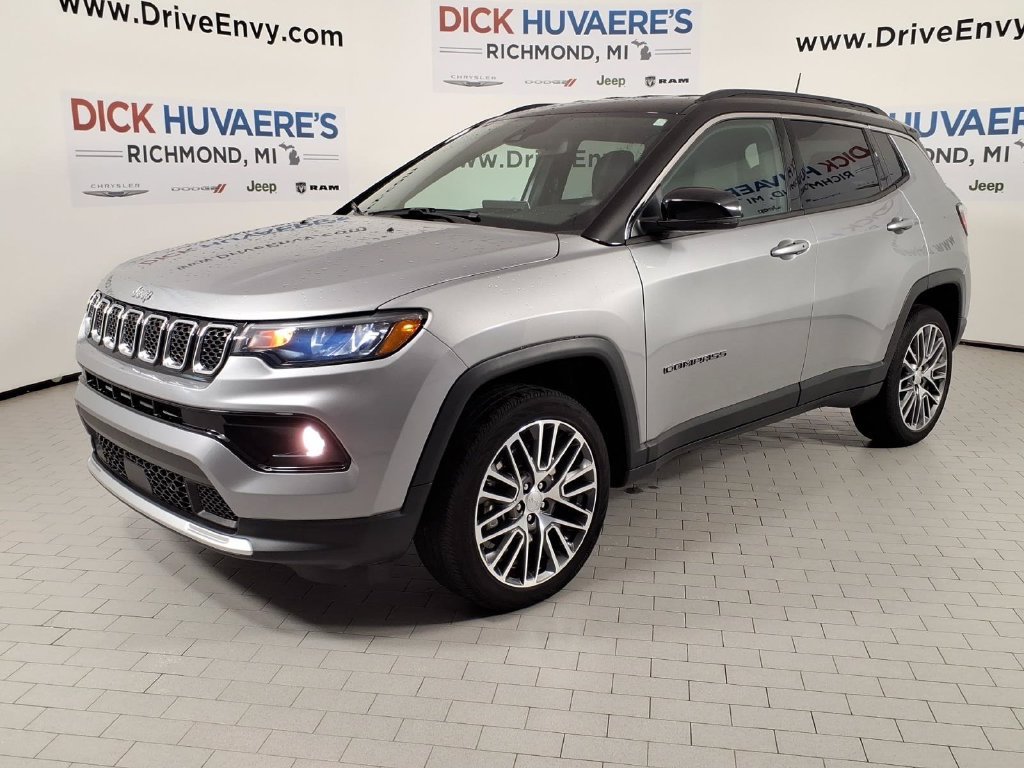 Used 2023 Jeep Compass Limited AWD/4WD image 1