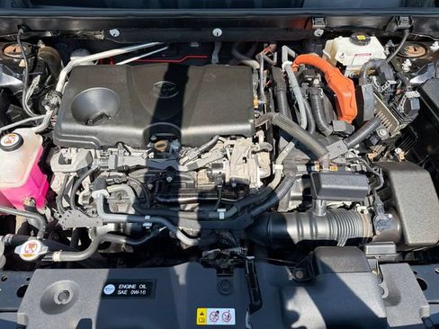 Used 2020 Toyota RAV4 LE AWD/4WD image 19