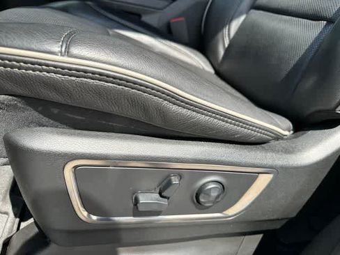 Used 2020 RAM 1500 Limited w/ Black Appearance Package AWD/4WD image 6