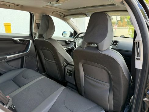 Used 2015 Volvo V60 T5 image 17