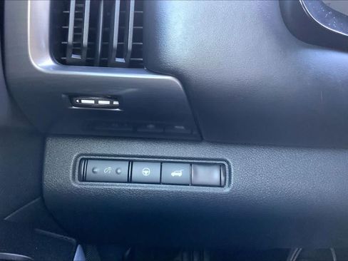 Used 2022 Nissan Pathfinder SL FWD image 33