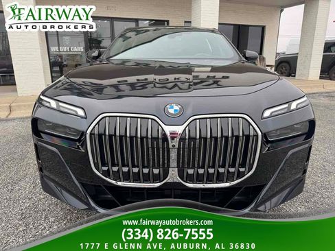Used 2025 BMW 740i xDrive AWD/4WD image 3