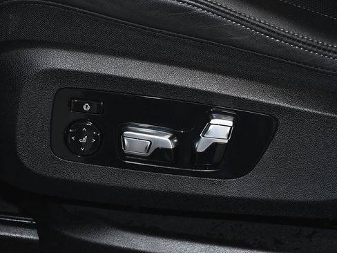 Used 2023 BMW X7 xDrive40i w/ M Sport Package image 53