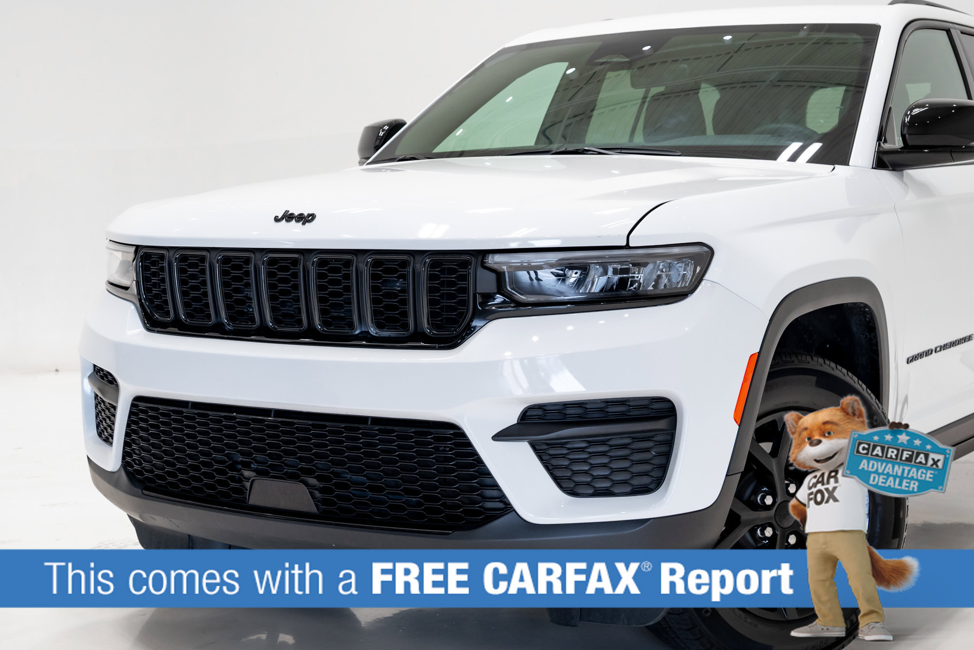 Certified 2025 Jeep Grand Cherokee Altitude AWD/4WD image 2