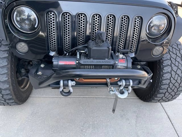 Used 2014 Jeep Wrangler Unlimited Sahara w/ Connectivity Group AWD/4WD image 17