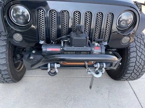 Used 2014 Jeep Wrangler Unlimited Sahara w/ Connectivity Group AWD/4WD image 17