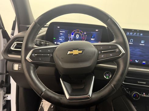 Used 2024 Chevrolet Traverse LT FWD image 22