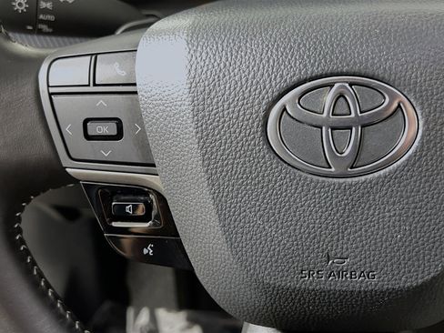 Used 2025 Toyota Camry SE image 19