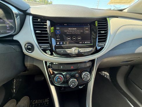 Used 2020 Chevrolet Trax Premier FWD image 12