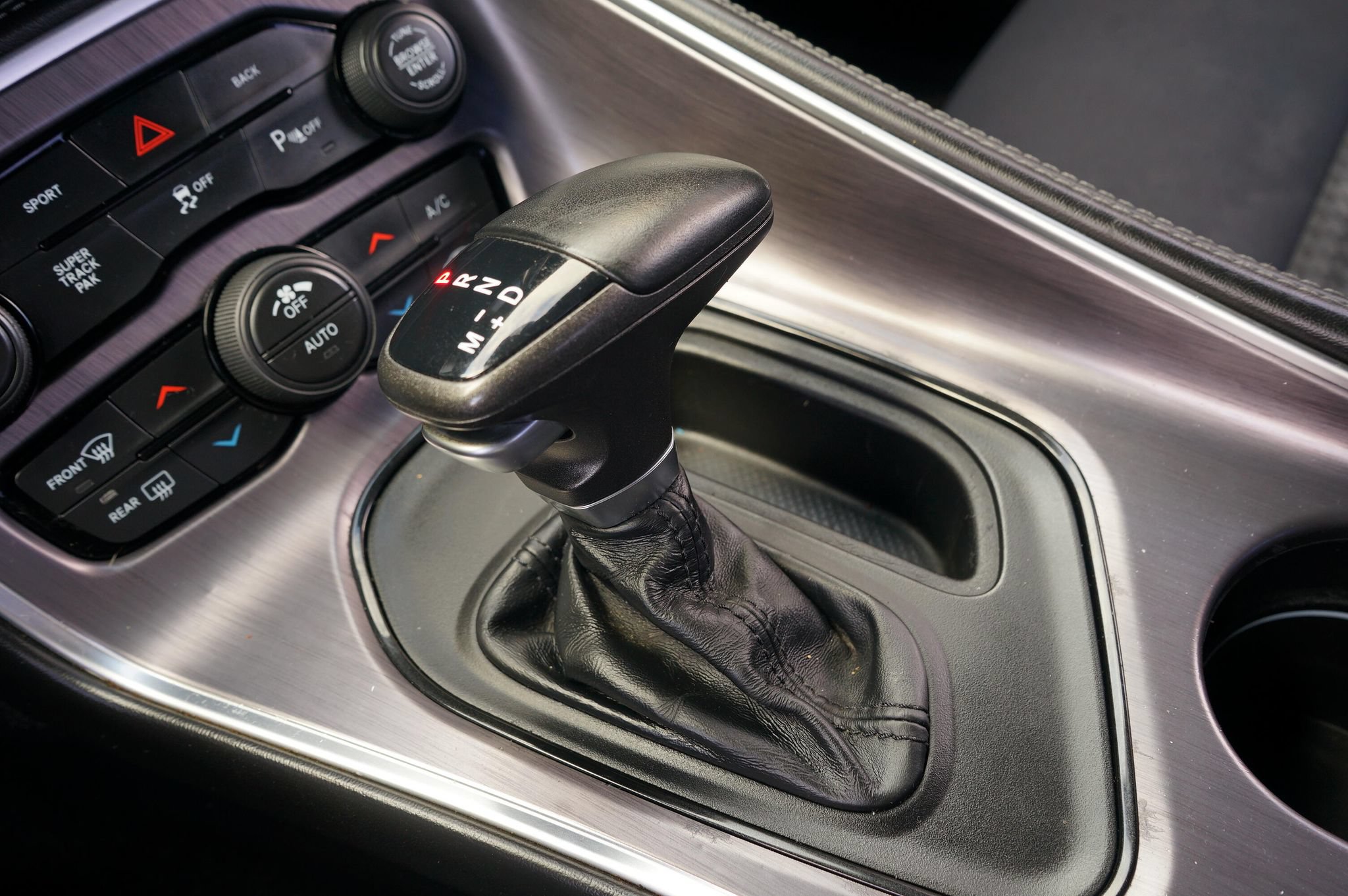 Used 2015 Dodge Challenger SXT w/ Driver Convenience Group RWD image 19