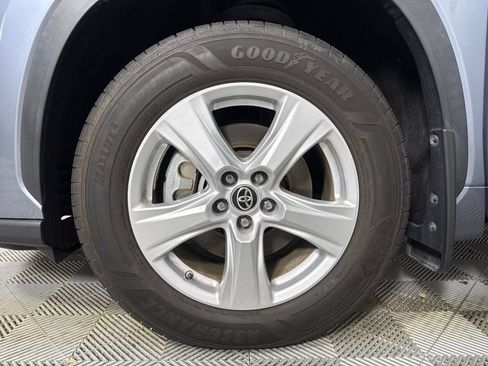 Used 2023 Toyota Highlander LE FWD image 20