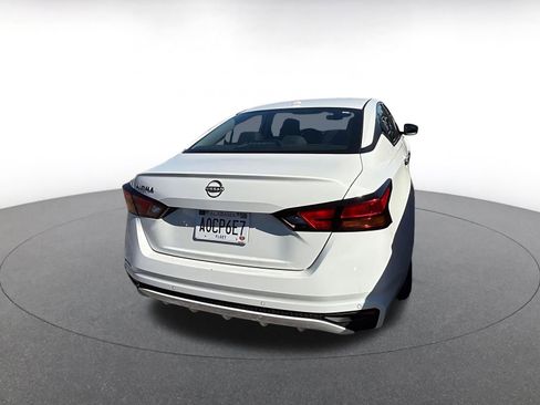 Used 2025 Nissan Altima 2.5 SV image 8