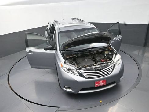 Used 2016 Toyota Sienna XLE FWD image 39