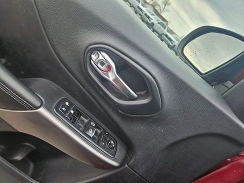 Used 2019 Jeep Cherokee Latitude w/ Popular Appearance Group image 11