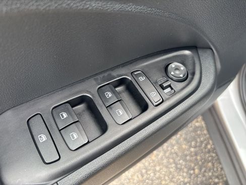 Certified 2024 Hyundai Venue SEL FWD image 13