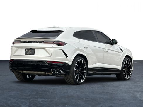 Used 2022 Lamborghini Urus image 3