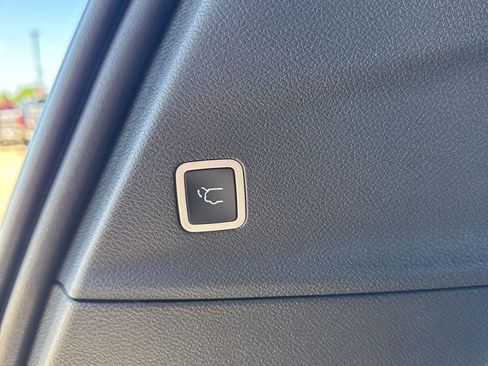 New 2026 Chrysler Pacifica Select AWD/4WD image 6