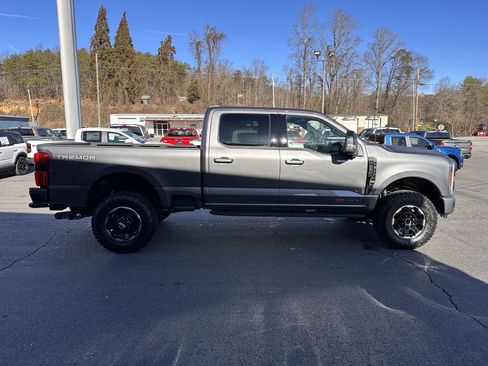 Used 2025 Ford F250 Platinum w/ Tremor Off-Road Package image 5