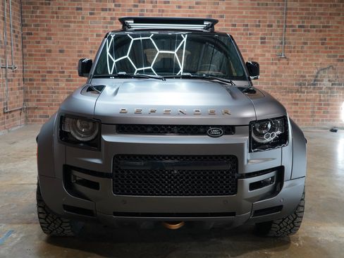 Used 2025 Land Rover Defender 110 image 6