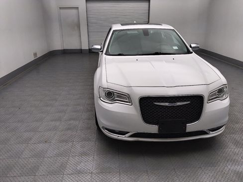 Used 2020 Chrysler 300 Limited RWD image 14