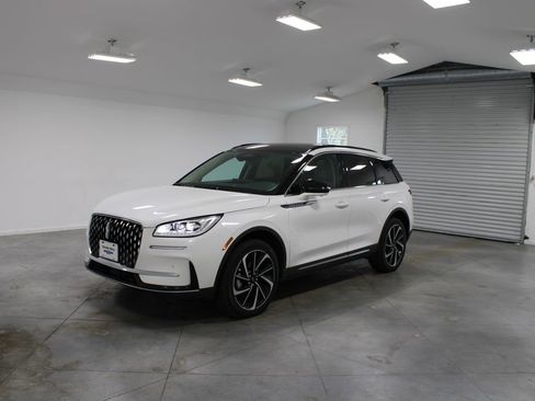 Used 2026 Lincoln Corsair Reserve image 4