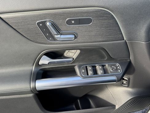 Used 2025 Mercedes-Benz GLA 250 4MATIC image 19