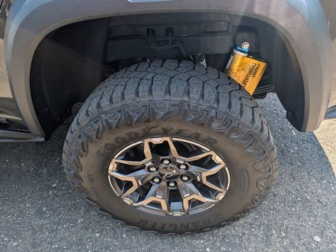 Used 2024 Chevrolet Colorado ZR2 w/ ZR2 Convenience Package III AWD/4WD image 7