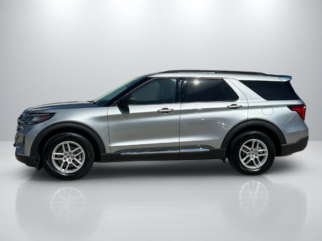 Used 2025 Ford Explorer Active w/ Active Comfort Package RWD image 8