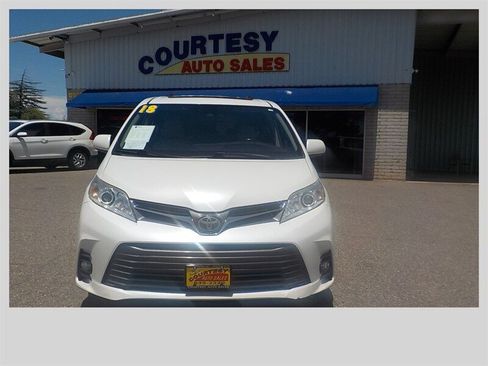 Used 2018 Toyota Sienna XLE Premium AWD/4WD image 15