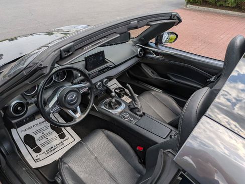 Used 2021 MAZDA MX-5 Miata RF Grand Touring RWD image 13