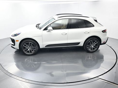 Certified 2025 Porsche Macan AWD/4WD image 36