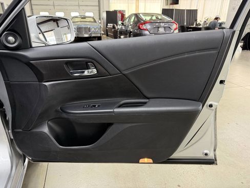 Used 2015 Honda Accord EX-L image 16