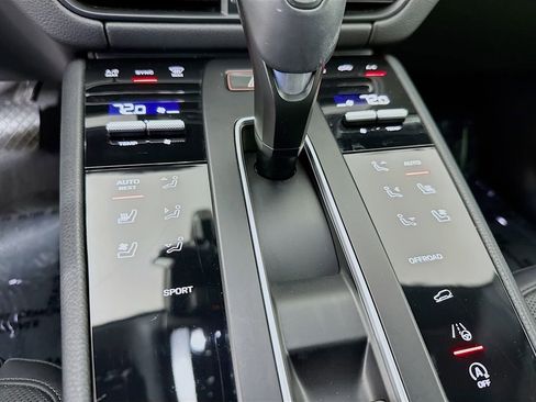 Certified 2023 Porsche Macan image 23