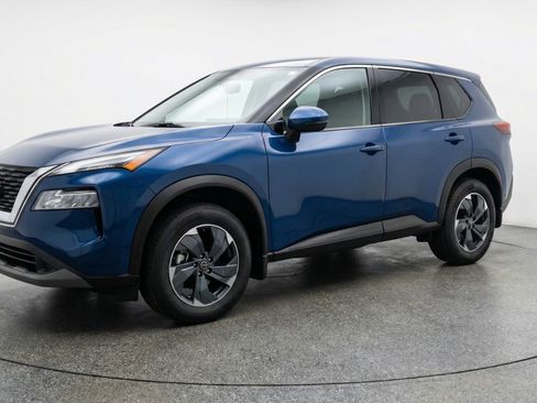 Used 2025 Nissan Rogue SV FWD image 3