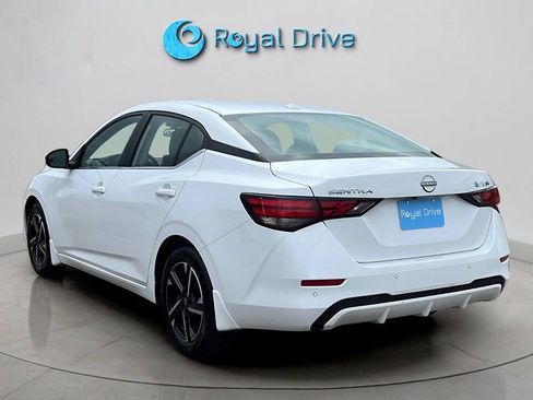 Used 2024 Nissan Sentra SV FWD image 4