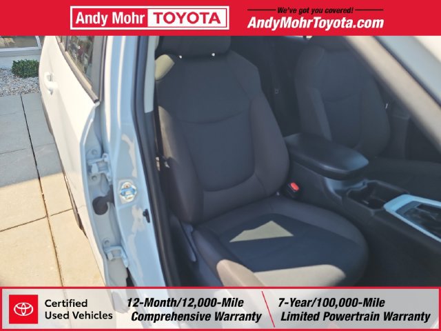 Certified 2025 Toyota RAV4 LE FWD image 31
