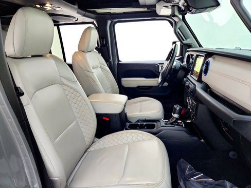 Used 2023 Jeep Wrangler Sahara image 23