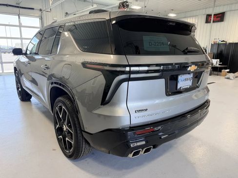 Used 2025 Chevrolet Traverse High Country w/ LPO, Cargo Package AWD/4WD image 5