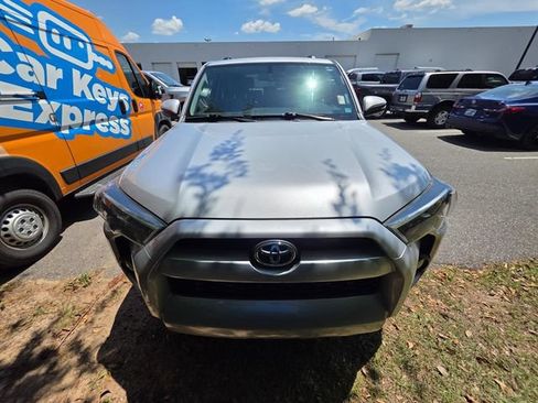 Used 2019 Toyota 4Runner SR5 Premium RWD image 2